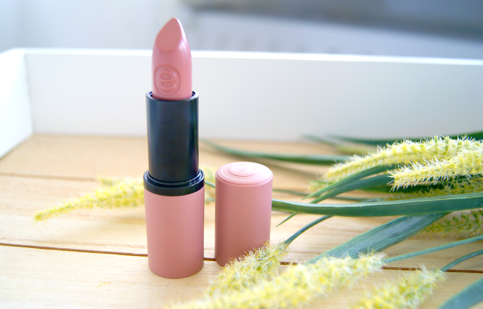 Essence Lipstick Velvet Matt 08