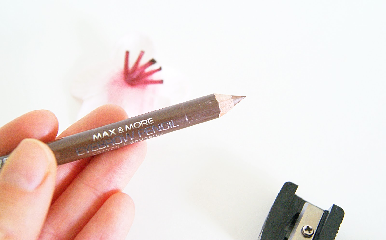 Max&More eyebrow pencil 