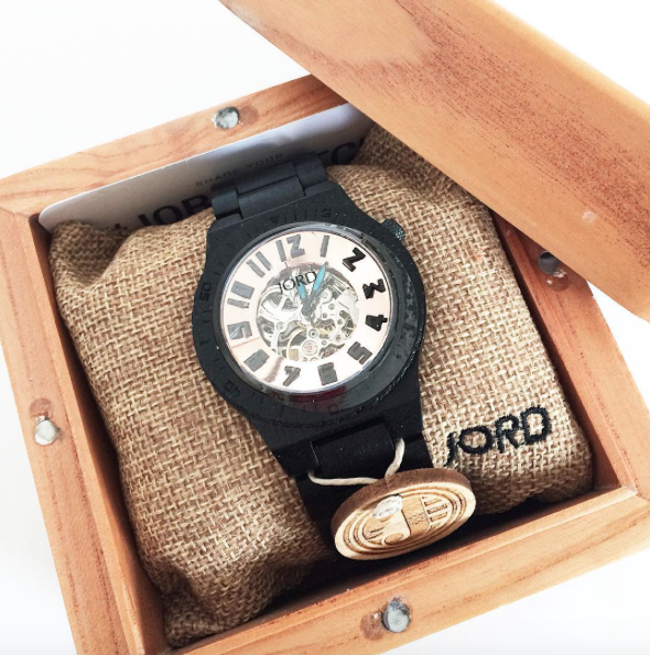 Een houten horloge van Jord