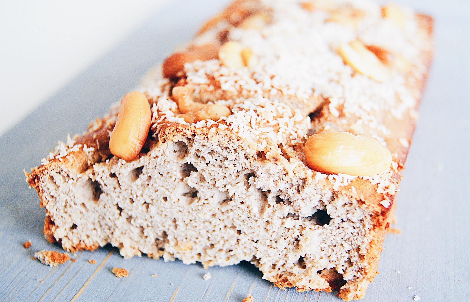 Gezonde bananenbrood met kokos en cashewnoten