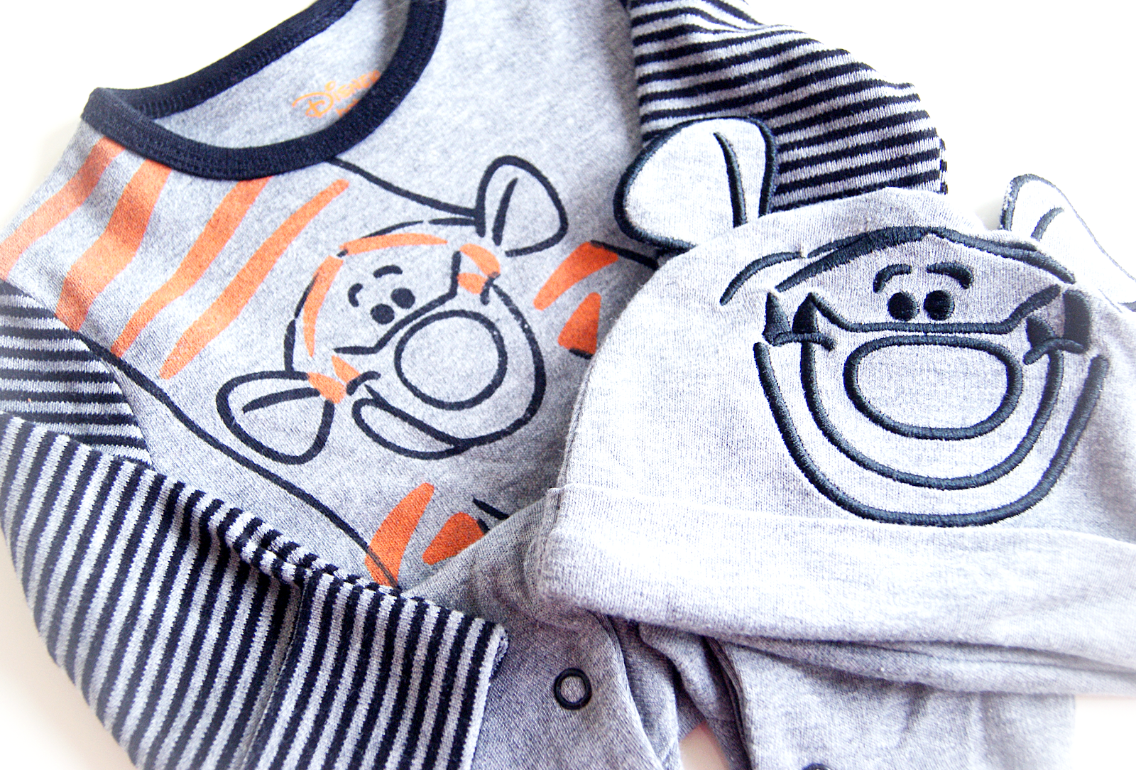 Primark babykleding pyama en muts tijgertje