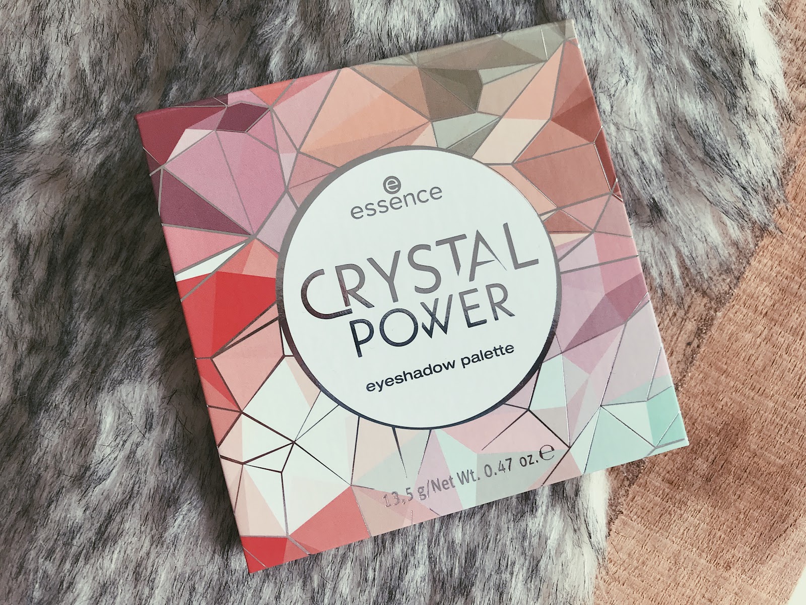 Essence Crystal Power eyeshadow palette herfst/winter