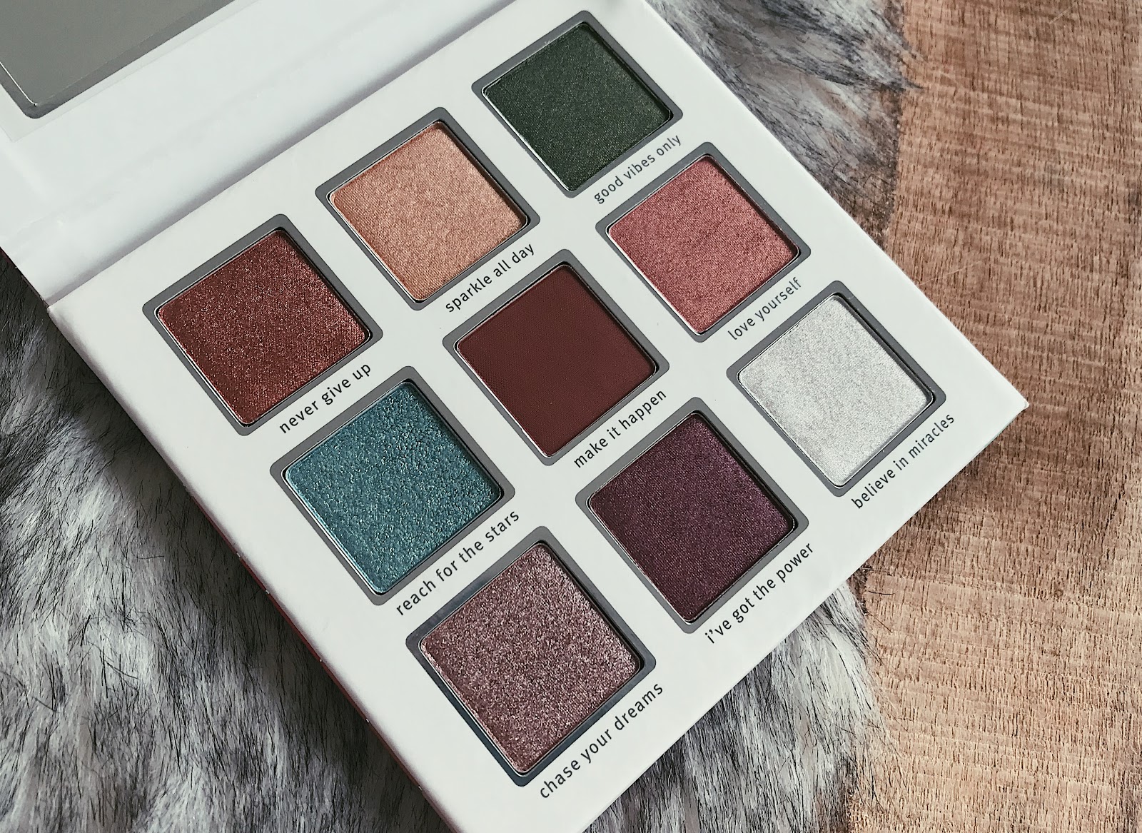 Essence Crystal Power eyeshadow palette herfst/winter