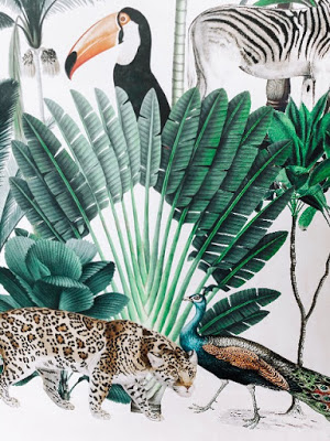 Het is tijd om onze zoon zijn kamer een make-over te geven! Het aller belangrijkste is een vrolijke, stoere, maar rustige kinderkamer inrichting. Wij hebben gekozen voor een stoere kinderposter met een jungle thema. Met veel groen, stoere dieren, zoals een panter, zebra, papegaai en een prachtige pauw