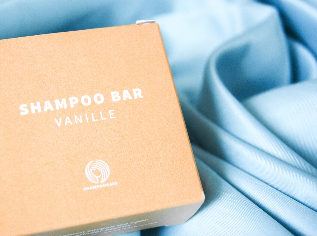 Shampoo Bar Vanille in verpakking op doek