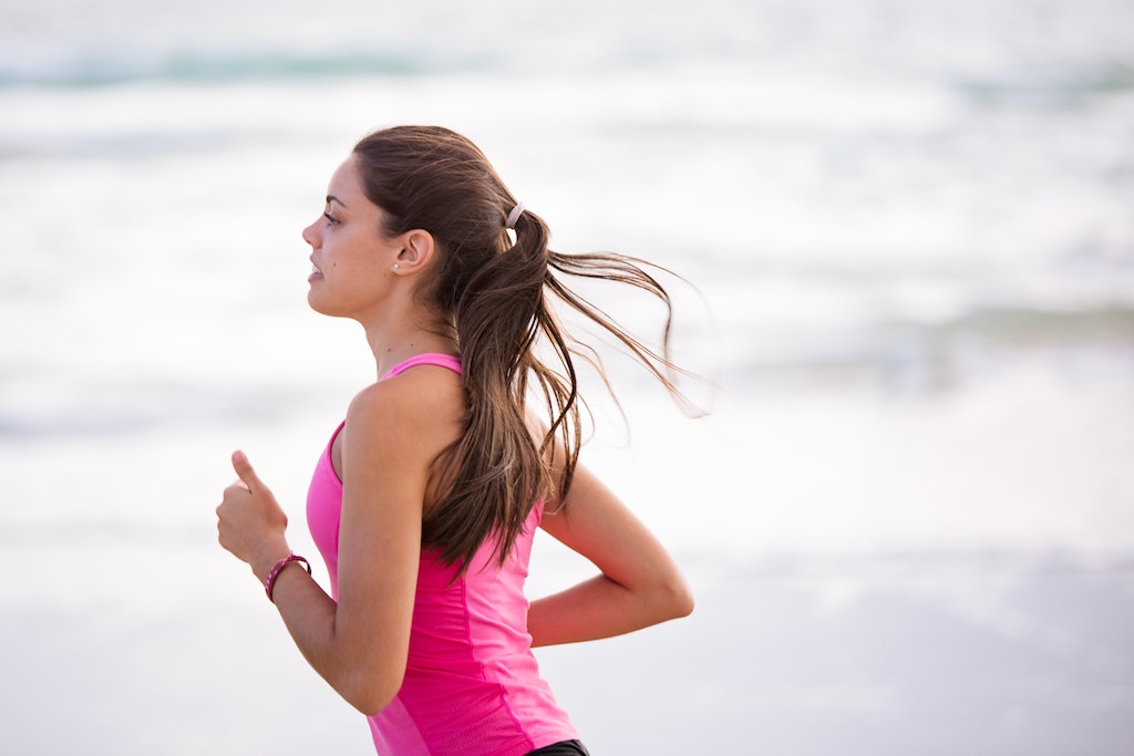 vrouw aan het hardlopen