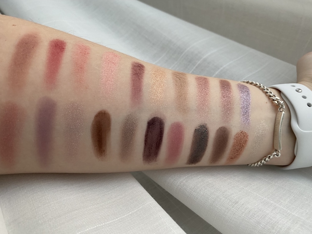 Floral Romance Eyeshadow palette by Max&More oogschaduw swatches