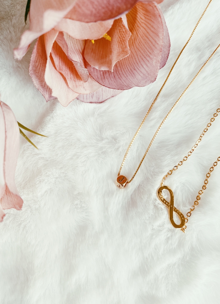 Gegraveerde ketting en infinity armband Kaya Sieraden