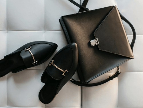 kleine tas met mooie schoenen - tassentrends 2022