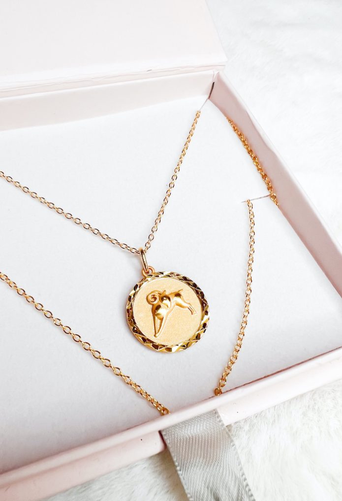 gouden ketting met sterrenbeeld in cadeaudoos KAYA Sieraden