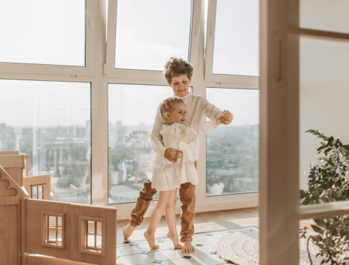 kinderen samen dansen - bewegen - om spanning en stress los te maken - glamview