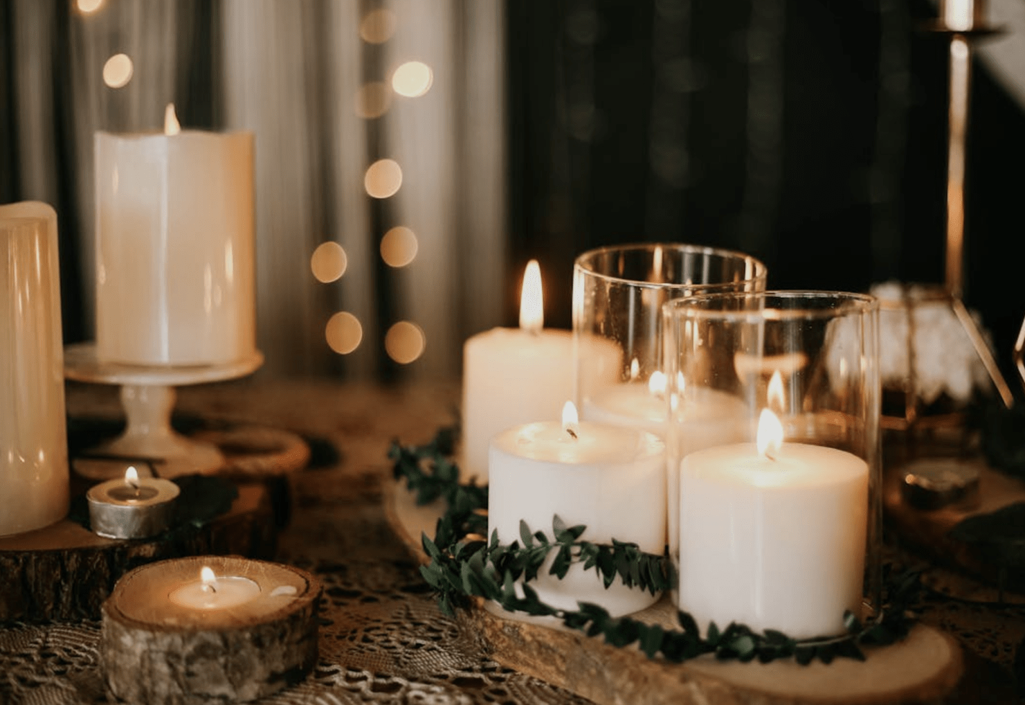 huis sfeervol voor de feestdagen met kaarsen en LED-licht