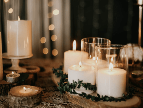 huis sfeervol voor de feestdagen met kaarsen en LED-licht